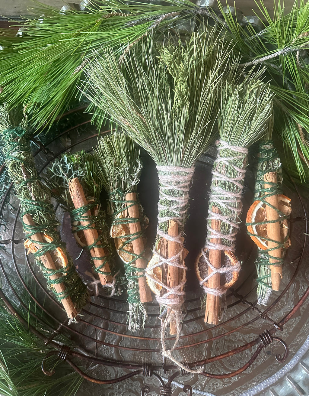 ✨ Holiday Smudge Bundles – Winter Magic for Cleansing, Protection & Blessing