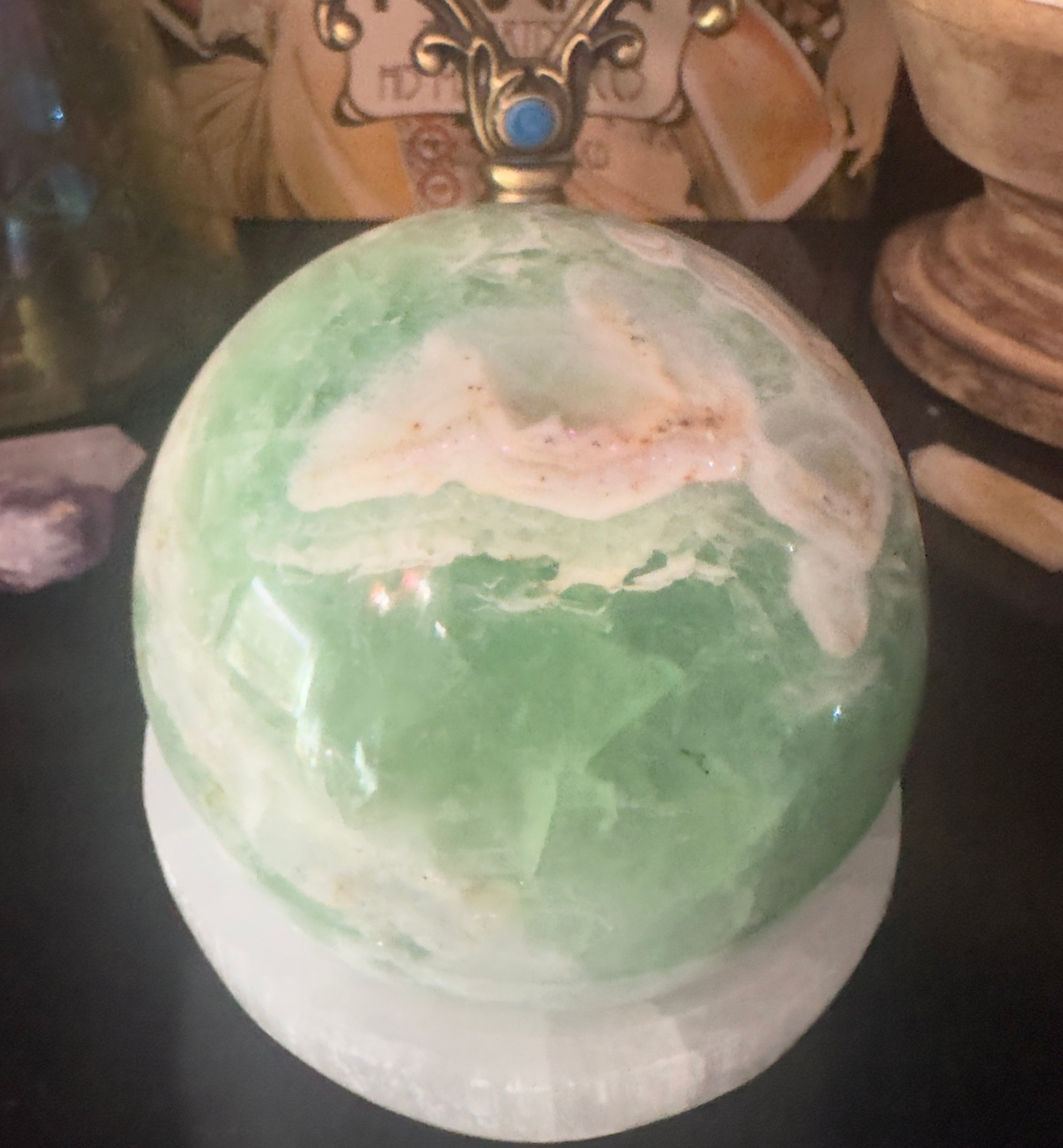 Green Calcite Sphere – Heart Healing, Emotional Renewal & Feminine Restoration (3 lb)