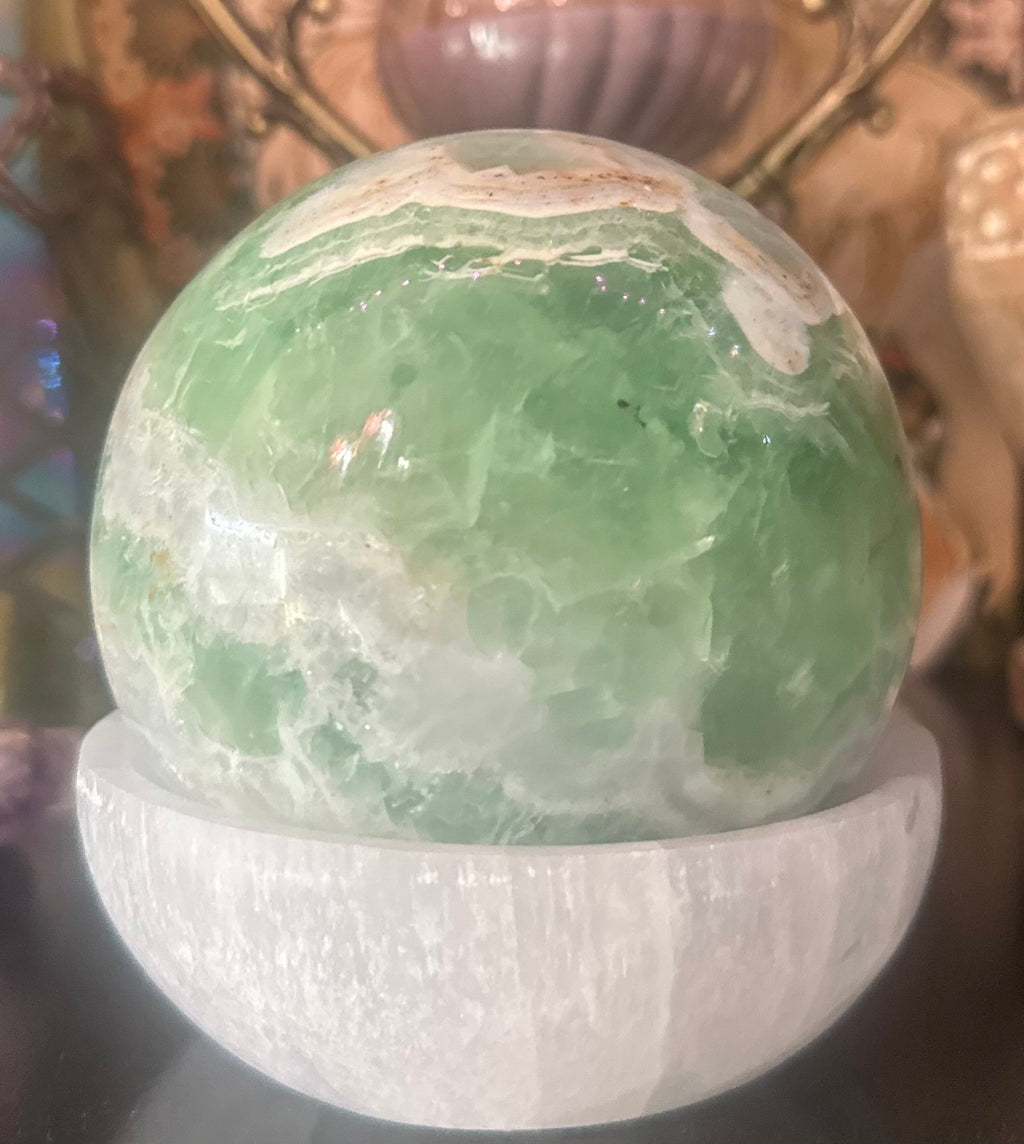 Green Calcite Sphere – Heart Healing, Emotional Renewal & Feminine Restoration (3 lb)