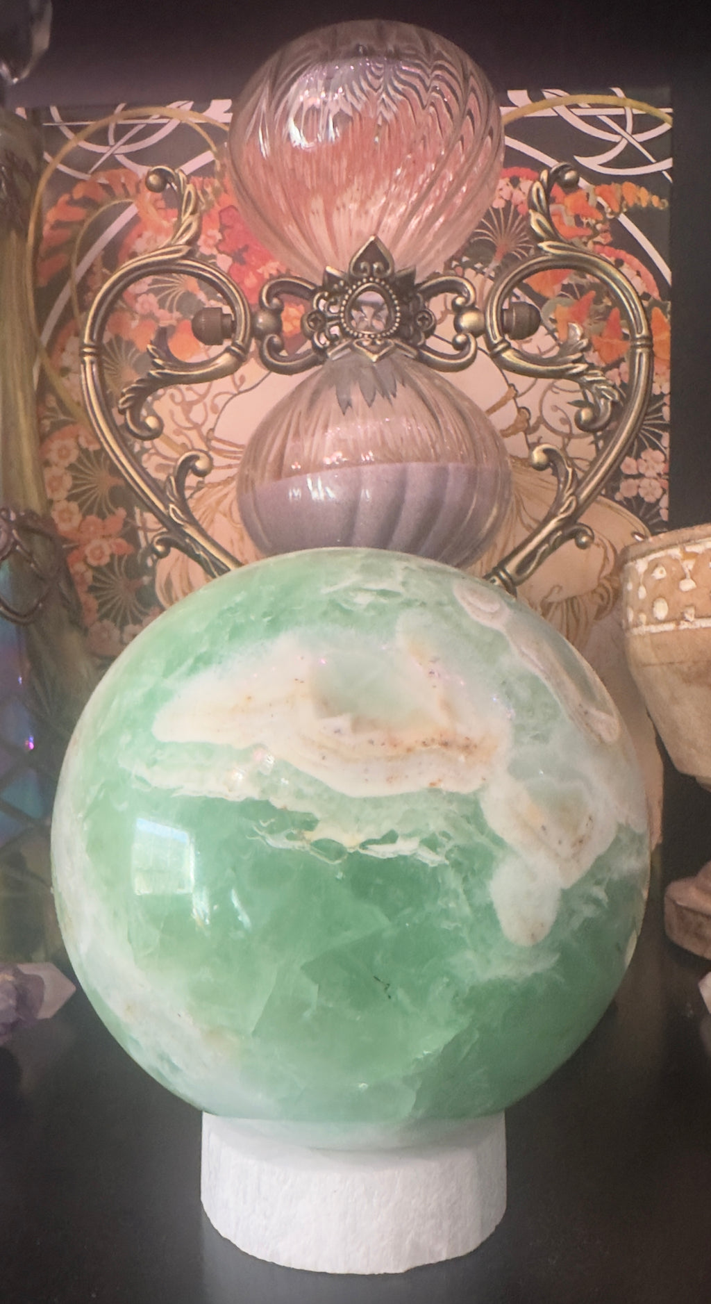 Green Calcite Sphere – Heart Healing, Emotional Renewal & Feminine Restoration (3 lb)