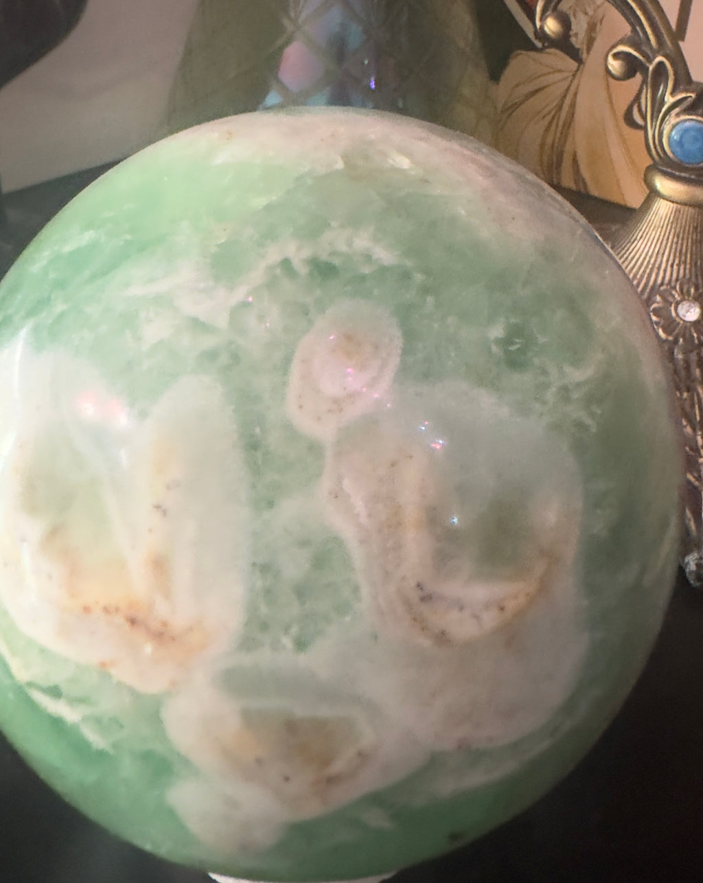 Green Calcite Sphere – Heart Healing, Emotional Renewal & Feminine Restoration (3 lb)